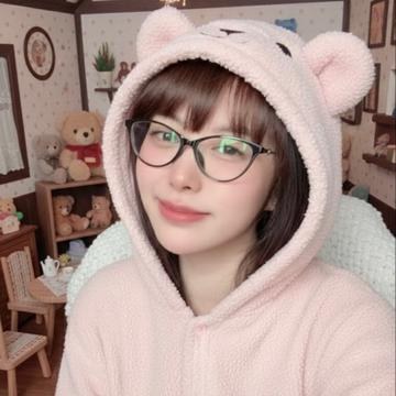 {Bee} Moon🌸 MICO Live profile